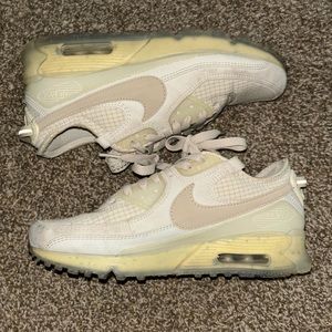NIKE TERRASCAPE WOMENS SNEAKERS